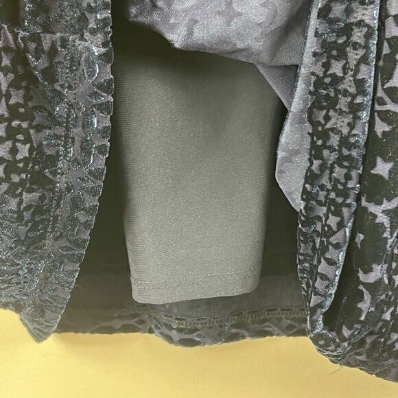 Talbot Navy Blue Burnout Velvet Blouse Size S Long Sleeve Damask - Picture 10 of 12